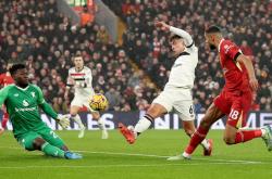 开云体育app-曼联客场不敌布莱顿，遭遇意外失利的简单介绍