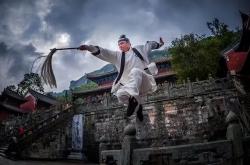 开云体育官网-影视交融！武术比赛中选手的武侠风采