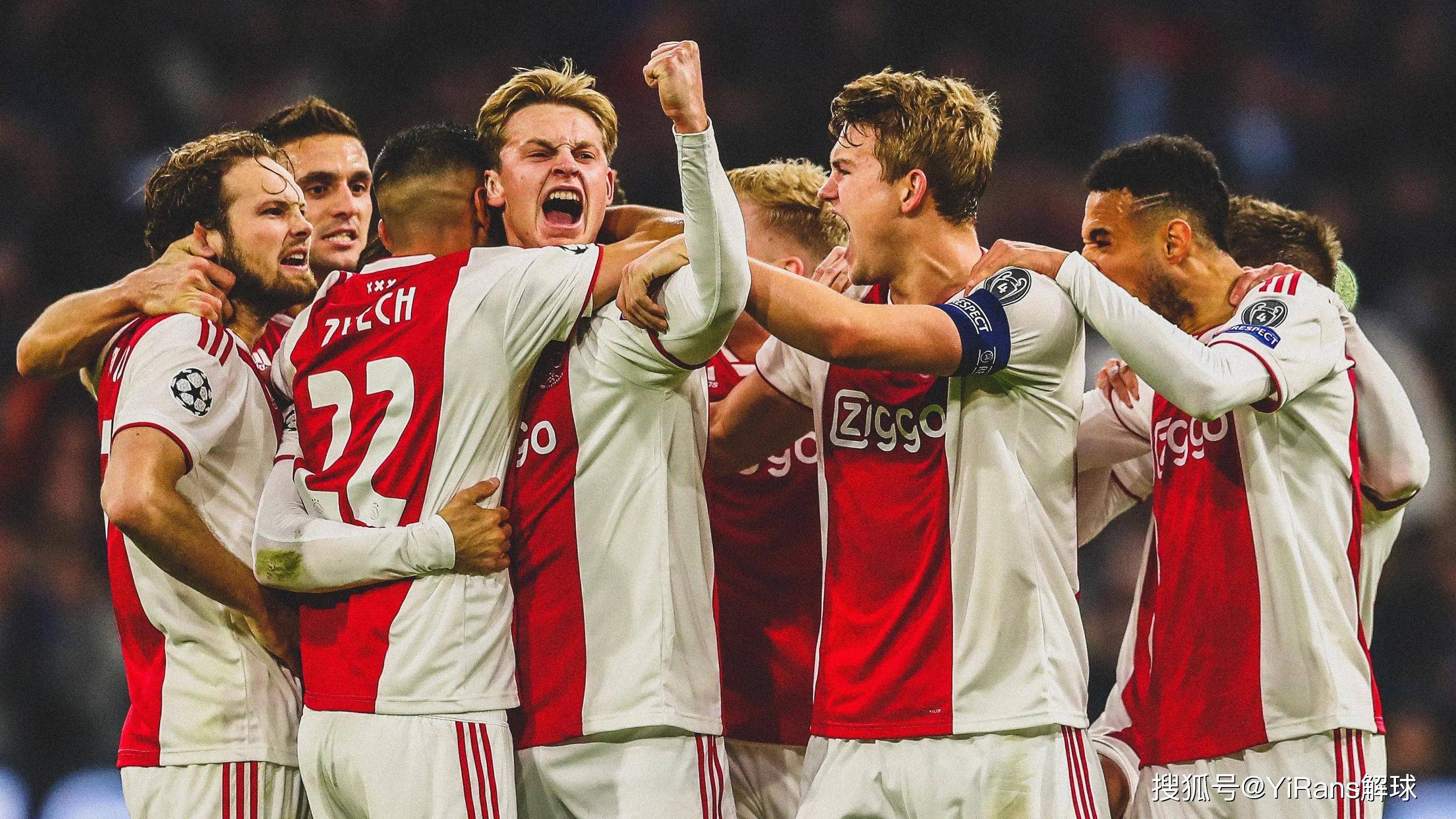 阿贾克斯一击晋级,欧冠赛场激情 阿贾克斯一击晋级,欧冠赛场激情