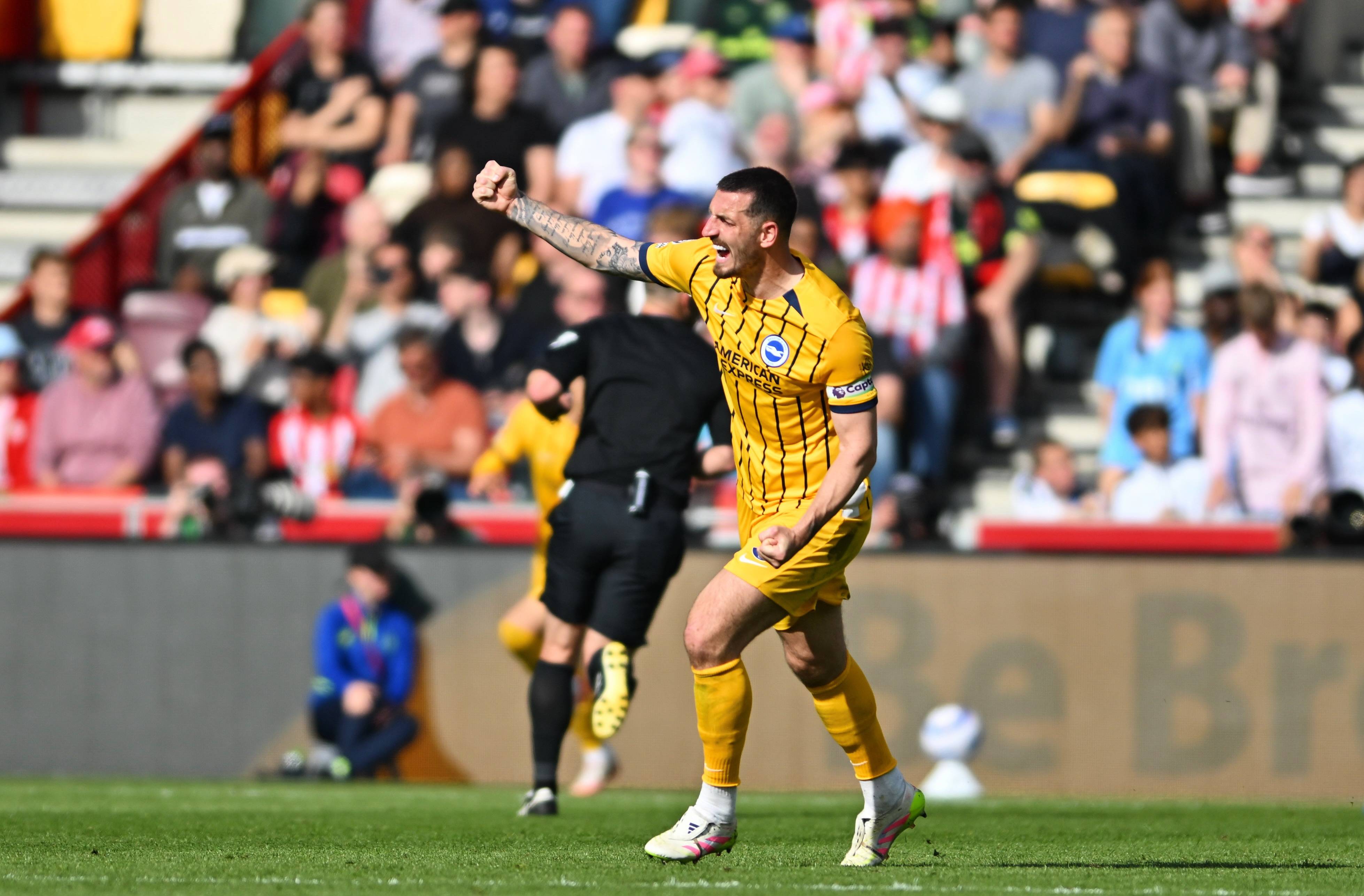 关于莱斯特城主场大胜布莱顿，保持不败纪录的信息