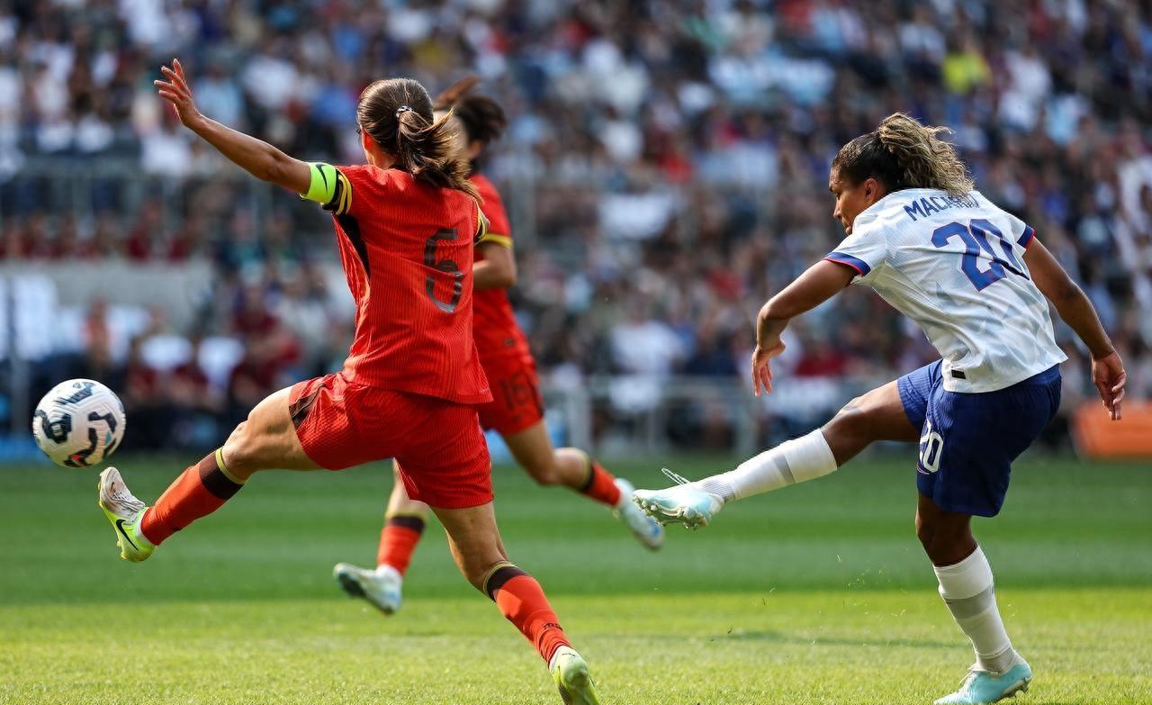 中国女足队员在热身赛中表现出色得到好评 中国女足队员在热身赛中表现出色得到好评