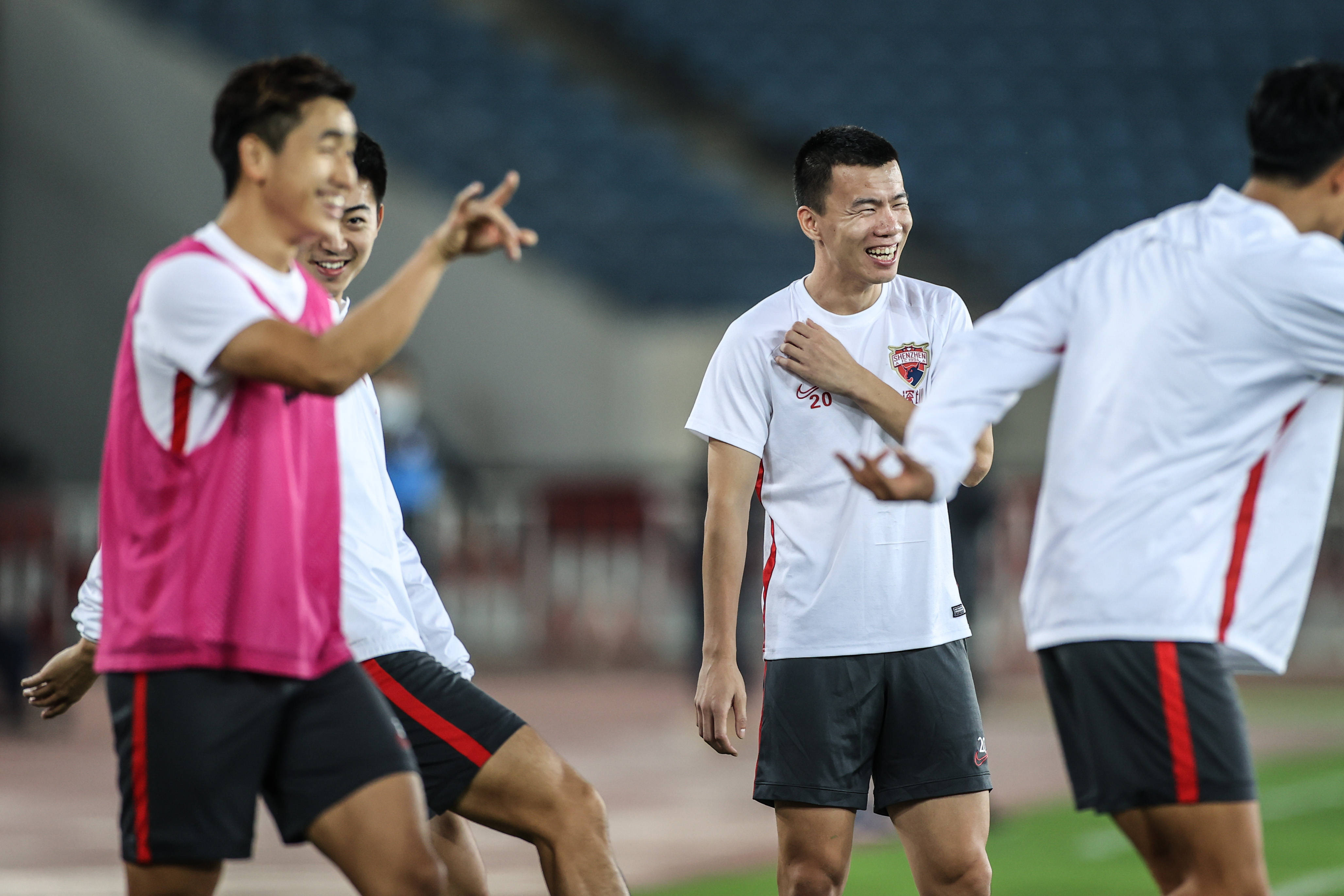 深圳佳兆业队对阵武汉卓尔,胜负难料 深圳佳兆业队对阵武汉卓尔,胜负难料