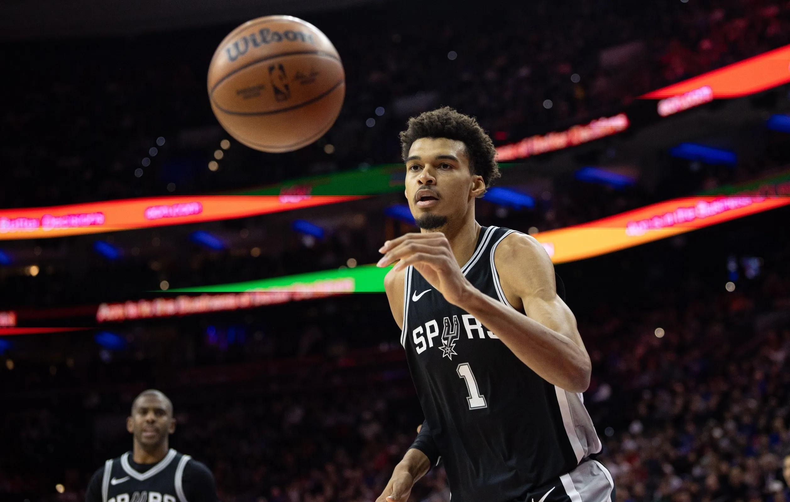 马刺横扫浙江队，福克斯点燃赛场的简单介绍